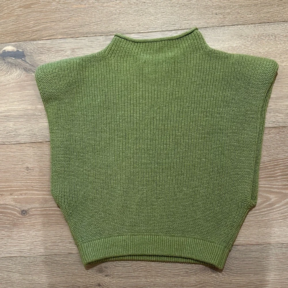 L'Academie Maja sleeveless sweater Knit Crop Top - Picture 8 of 13